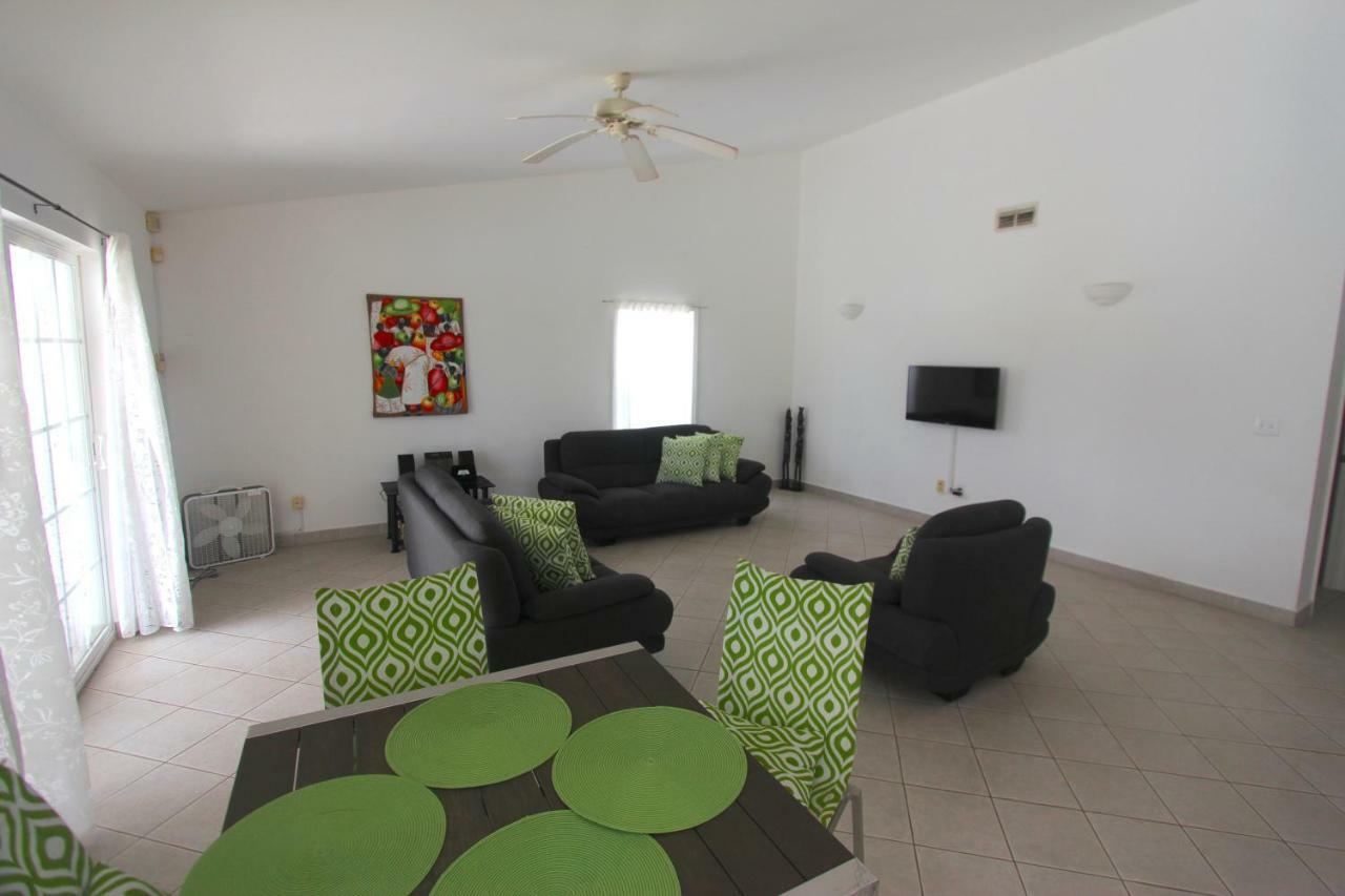 The White House Villa Jolly Harbour Buitenkant foto