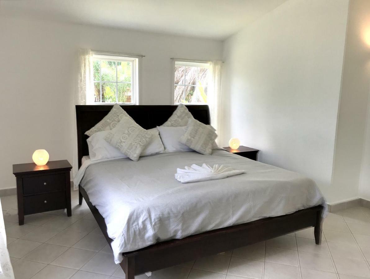 The White House Villa Jolly Harbour Buitenkant foto